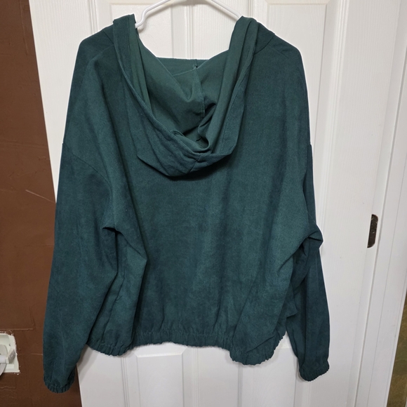 ROMWE Dark Green Button-Up Hoodie - Picture 2 of 3